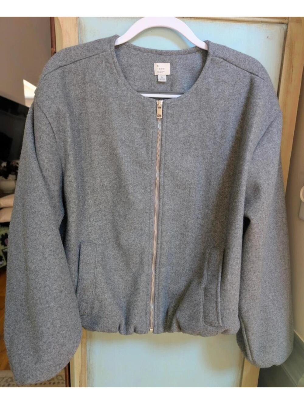 A New Day Gray Zip Front Jacket – Soft Textured Cropped Coat (Size L)